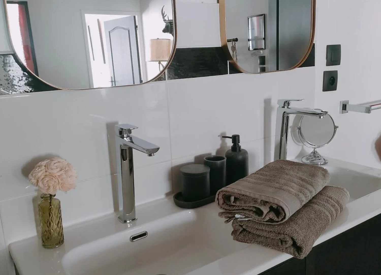 La Suite 27, Proche Gare Et Centre Ville Guingamp Bed & Breakfast